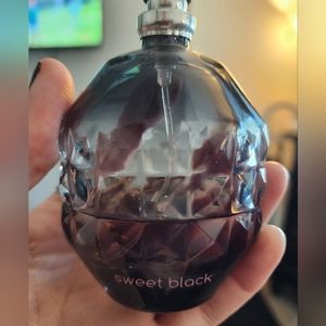 Sweet black perfume